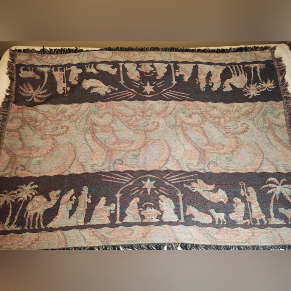 Nativity Tapestry Style Chenille Throw 50 X 60 - Picture 3 of 5
